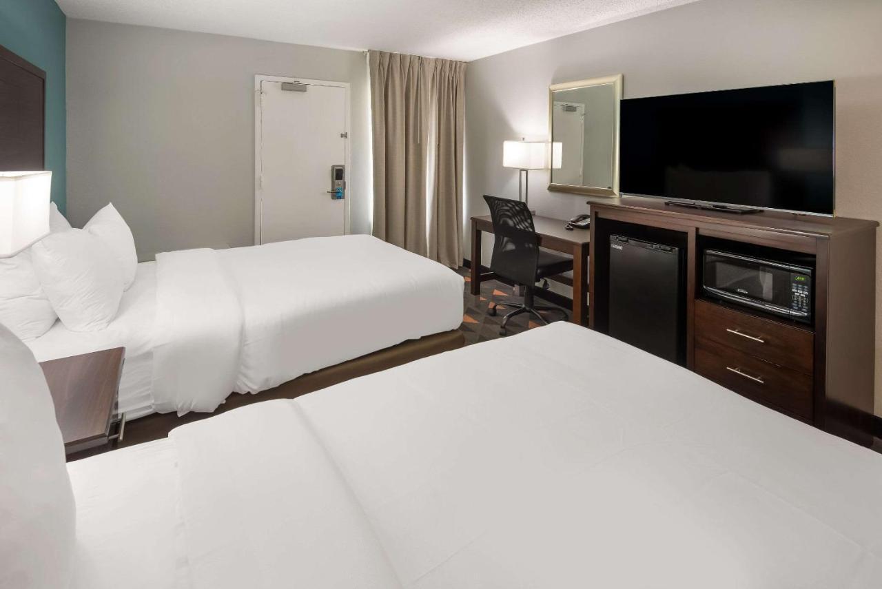 Hotel Clarion Pointe Indianapolis Northeast Castleton Exterior foto