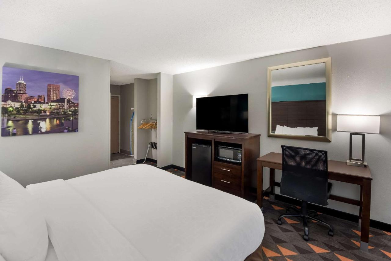 Hotel Clarion Pointe Indianapolis Northeast Castleton Exterior foto