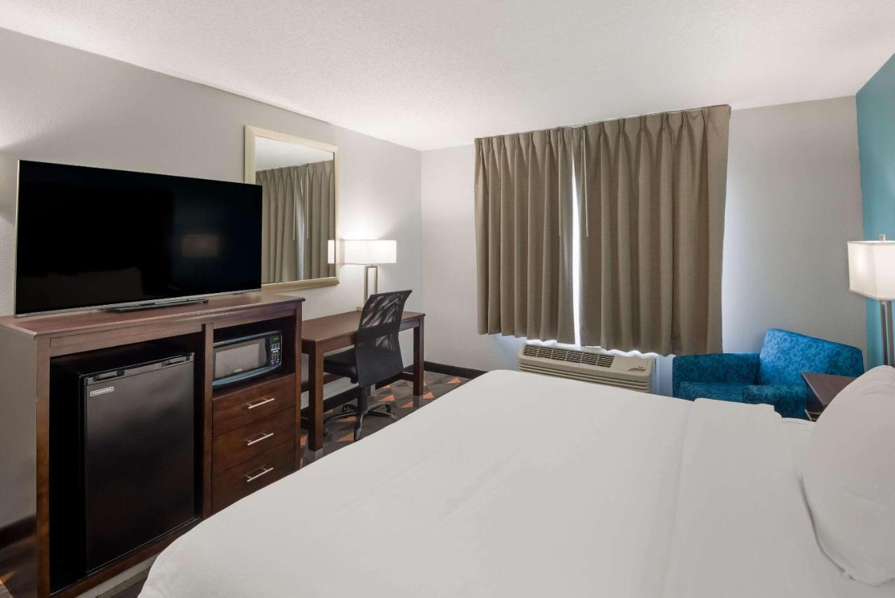 Hotel Clarion Pointe Indianapolis Northeast Castleton Exterior foto