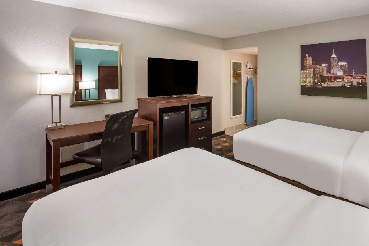 Hotel Clarion Pointe Indianapolis Northeast Castleton Exterior foto