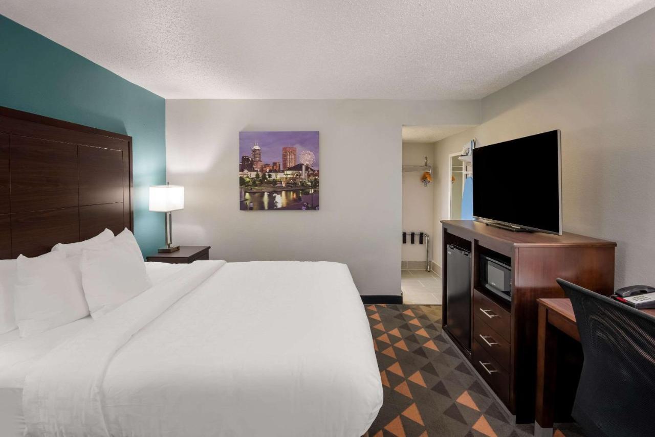 Hotel Clarion Pointe Indianapolis Northeast Castleton Exterior foto