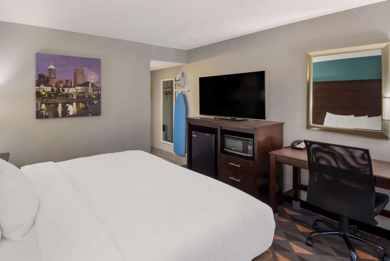 Hotel Clarion Pointe Indianapolis Northeast Castleton Exterior foto