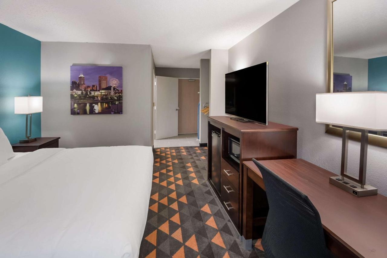 Hotel Clarion Pointe Indianapolis Northeast Castleton Exterior foto