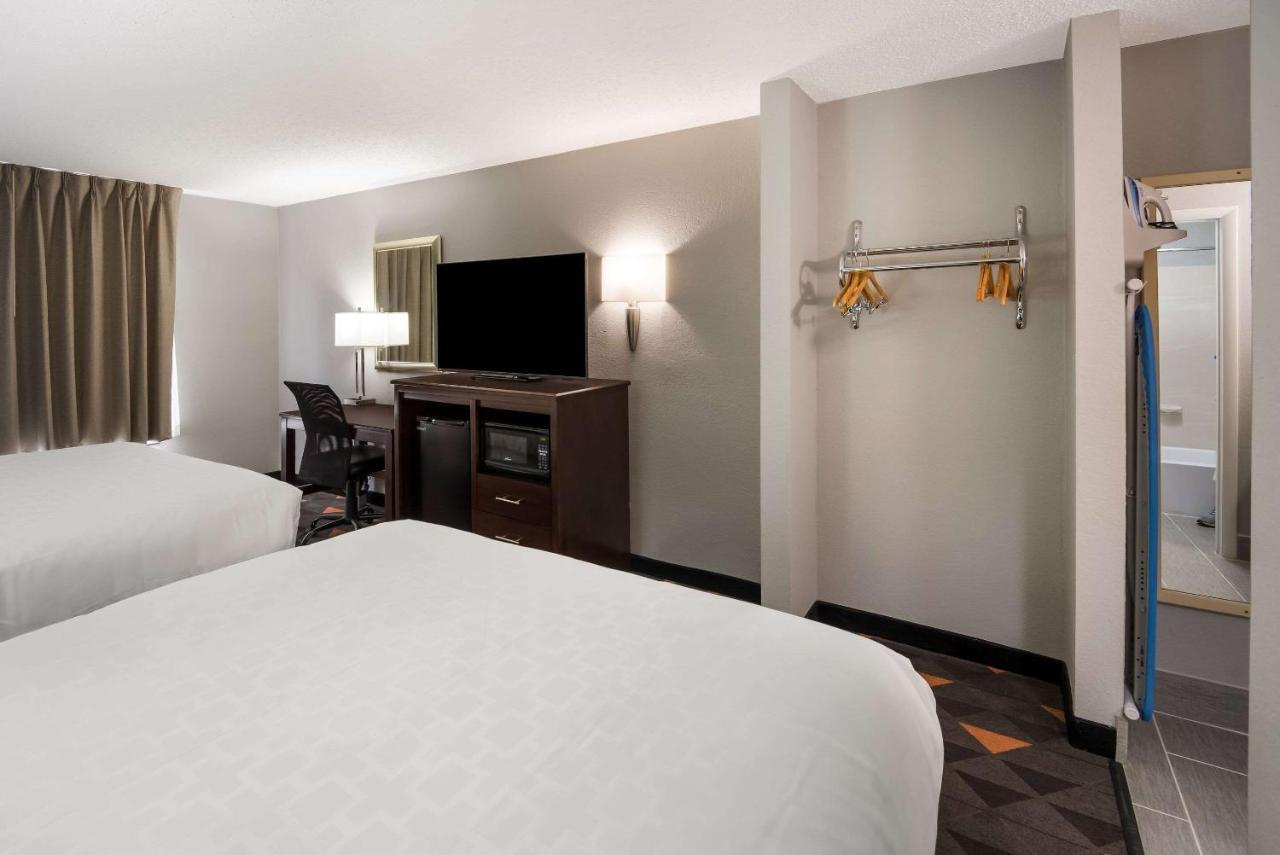 Hotel Clarion Pointe Indianapolis Northeast Castleton Exterior foto